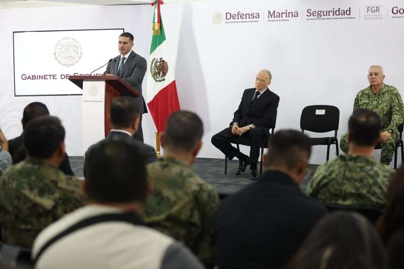 Harfuch aseguró que las extradiciones se dieron en el marco de la estrategia de seguridad, que tiene como objetivo combatir la impunidad y garantizar la seguridad de los mexicanos. Omar García Harfuch en conferencia de prensa con el Gabinete de Seguridad.