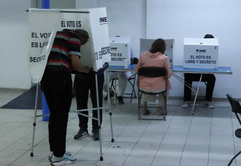 En la capital de durango se llevaron a cabo elecciones para renovar la presidencia municipal Personas en la casilla