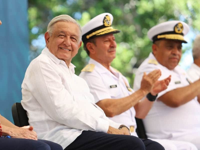 Andrés Manuel López Obrador, expresidente de México, y José Rafael Ojeda, exsecretario de Marina, en Guaymas Andrés Manuel López Obrador, expresidente de México, y José Rafael Ojeda, exsecretario de Marina, en Guaymas