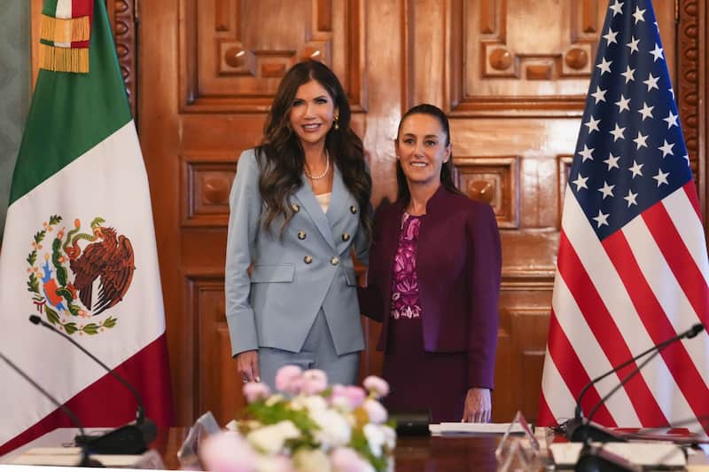 La presidenta Claudia Sheinbaum sostuvo una reunión con Kristi Noem, secretario de Seguridad Nacional de Estados Unidos, en Palacio Nacional. La presidenta Claudia Sheinbaum sostuvo una reunión con Kristi Noem, secretario de Seguridad Nacional de Estados Unidos, en Palacio Nacional.