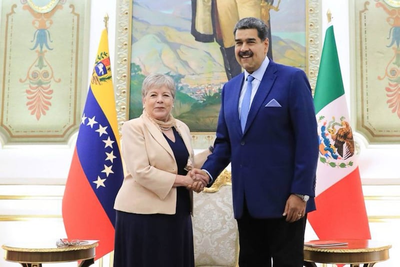 Alicia Bárcena y Nicolás Maduro