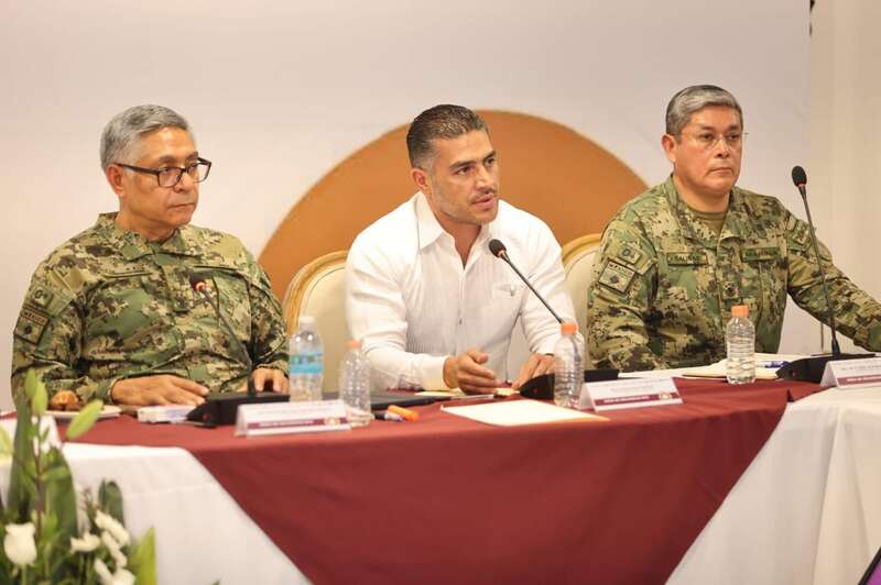 El secretario de seguridad acudió a baja california El secretario en conferencia de prensa