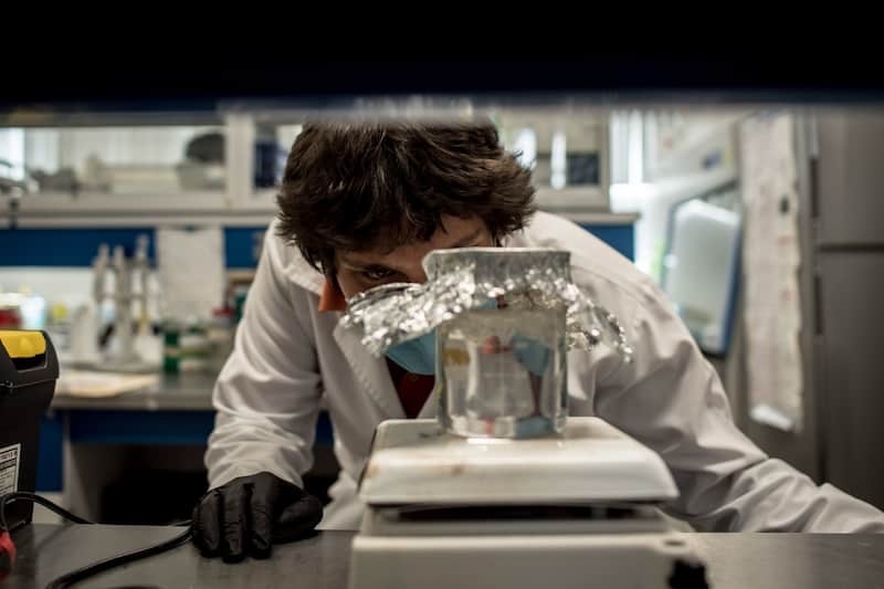 La Secretaría de Salud alertó a la población mexiquense por el brote infeccioso de una bacteria identificada como Klebsiella oxytoca. Laboratorio médico.