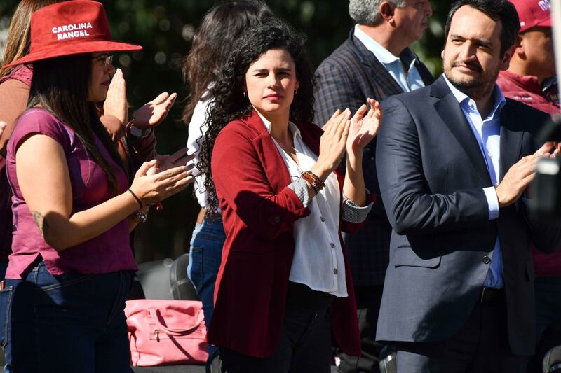 Luisa Alcalde y Andy López Beltrán