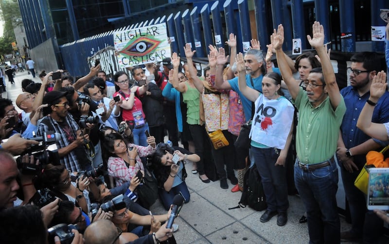 Protestas por espionaje con Pegasus