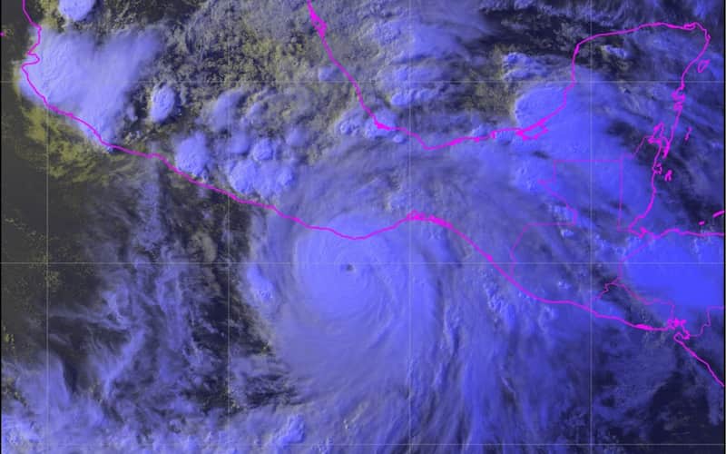 El huracán ascendió a categoría 3 Huracán Erick, imagen satelital