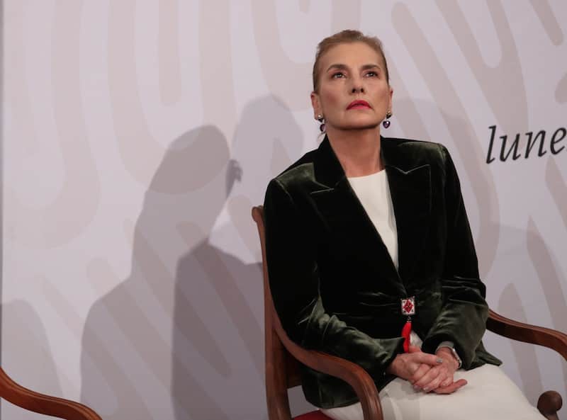 Beatriz Gutiérrez Müller. La esposa de AMLO durante la entrega iniciativas de Reforma a la Constitución, que se llevó a cabo en Palacio Nacional.