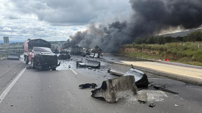Explota pipa en autopista