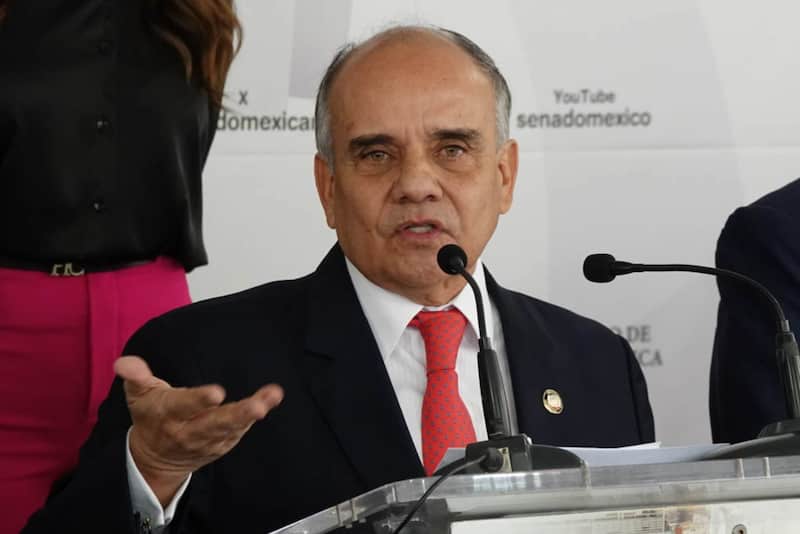 El senador Manuel Añorve durante una conferencia de prensa en el Patio del Federalismo. El senador Manuel Añorve durante una conferencia de prensa en el Patio del Federalismo.