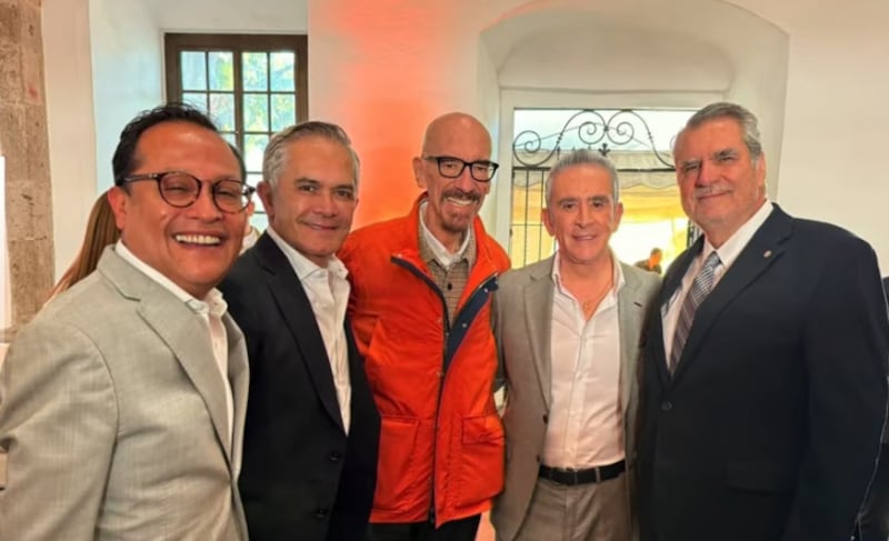 El exjefe de Gobierno de la CDMX, Miguel Ángel Mancera, no descarta sumarse a MC; asegura que mantiene una relación de amistad con Dante Delgado y simpatía con el partido naranja. Miguel Ángel Mancera