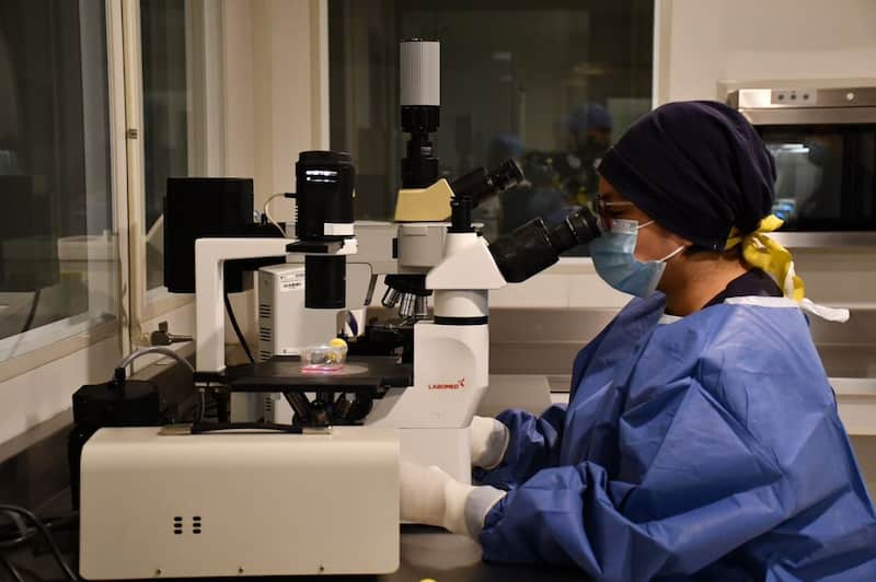 Personal médico atendiendo emergencia de bacteria en Edomex. La secretaria de Salud del Edomex asegura que el brote de klebsiella está controlado