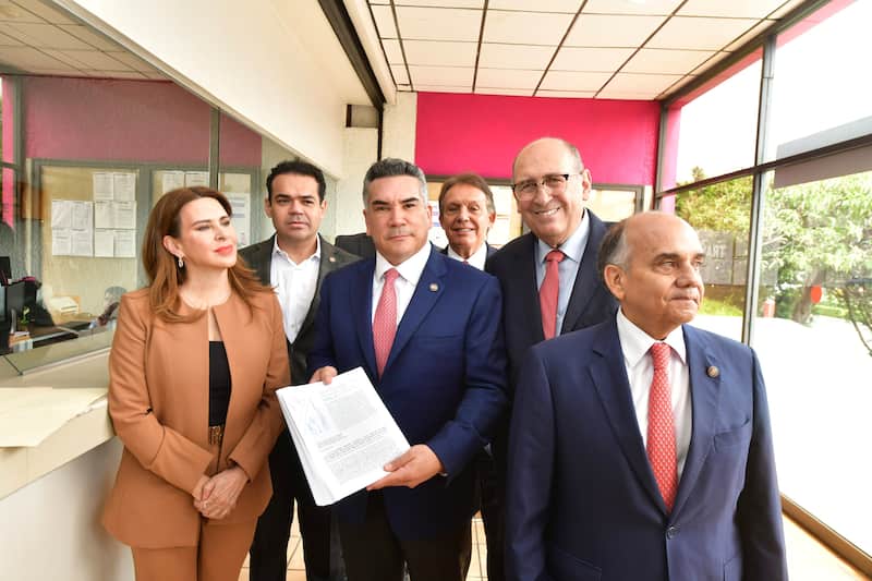 El dirigente nacional del PRI, Alejandro Moreno, "Alito", presentó ante el INE una Impugnación en contra de las pasadas elecciones judiciales demandando su nulidad. Imágen