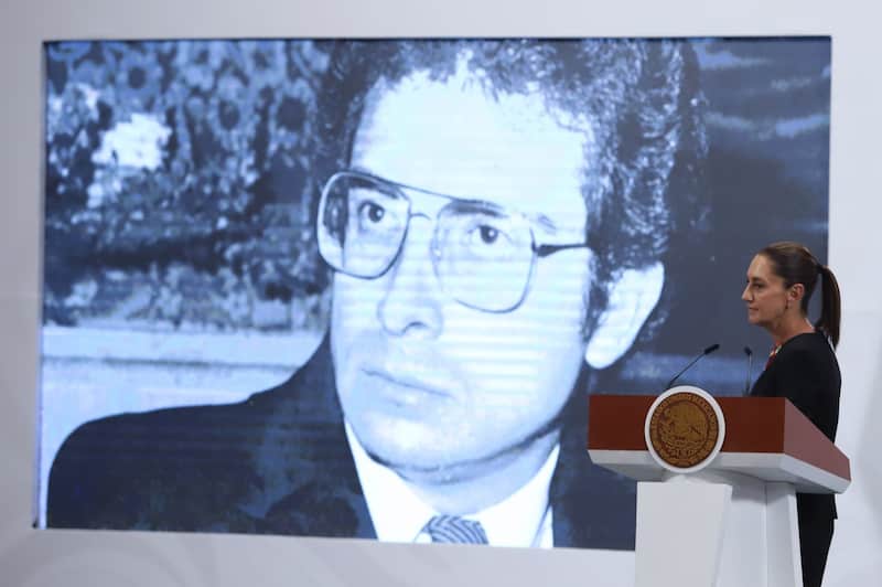 Sheinbaum Pardo mostró una fotografía de Zedillo en la conferencia matutina La mandataria en conferencia mañanera desde Palacio Nacional
