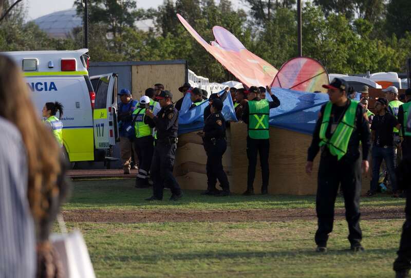 El festival fue cancelado por órdenes de la alcaldía Colapso de una estructura metálica en el festival musical que dejó dos muertos