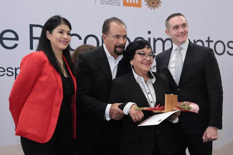 El director del Metro, Adrián Rubalcava estuvo en la ceremonia Ceremonia de entrega de reconocimientos