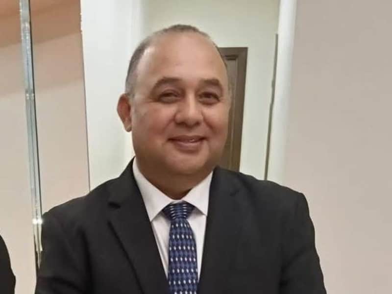 Juan Pulido, secretario del Ayuntamiento de Linares, Nuevo León. Juan Pulido sonriendo y posando.