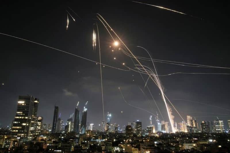 Iraníes respondieron con dos olas de misiles los ataques recibidos en la mañana de este viernes por parte de israelíes. Imágen