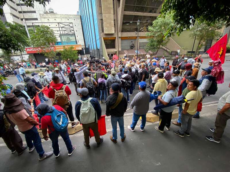 Integrantes de la Coordinadora Nacional de Trabajadores de la Educación (CNTE) realizaron un mitin. Integrantes de la Coordinadora Nacional de Trabajadores de la Educación (CNTE) realizaron un mitin.