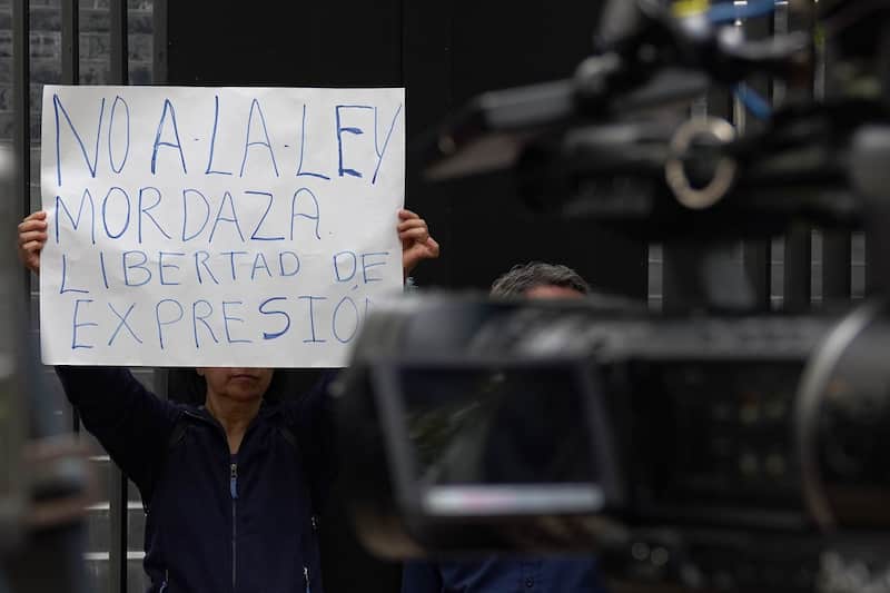 Periodistas se manifestaron en contra de la Ley de Telecomunicaciones Protesta afuera del Senado de la República