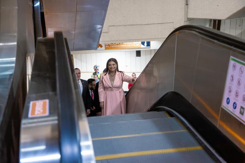 Clara Brugada entrega escaleras eléctricas en el Metro Clara Brugada entrega escaleras eléctricas en el Metro