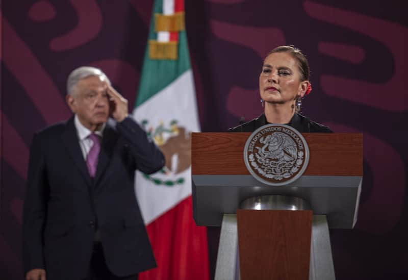 Andrés Manuel López Obrador, expresidente de México y Beatriz Gutiérrez Müller, académica Andrés Manuel López Obrador, expresidente de México acompañado de Beatriz Gutiérrez Müller, académica y esposa del exmandatario durante conferencia de prensa en Palacio Nacional.