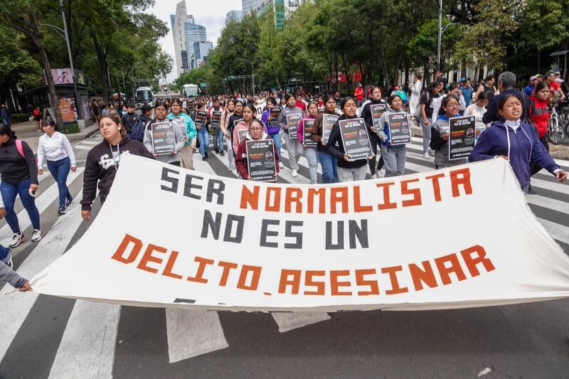 43 normalistas