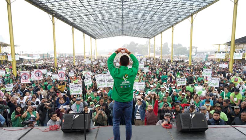 El lider estatal del PVEM desea ir por el millón de votos en la entidad Pepe Couttolenc en un evento oficial