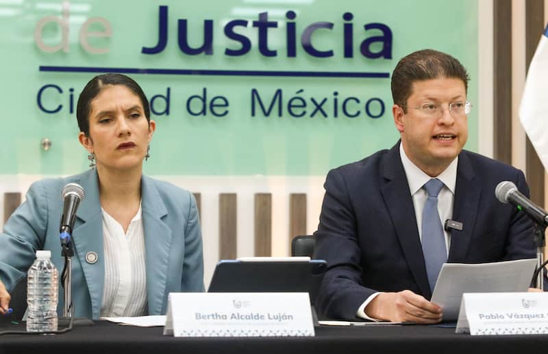 Las autoridades capitalinas informaron sobre los primeros hallazgos de la investigación Bertha Alcalde, fiscal de la CDMX, y Pablo Vázquez, secretario de la SSC, durante la conferencia de prensa sobre el asesinato de colaboradores de Brugada