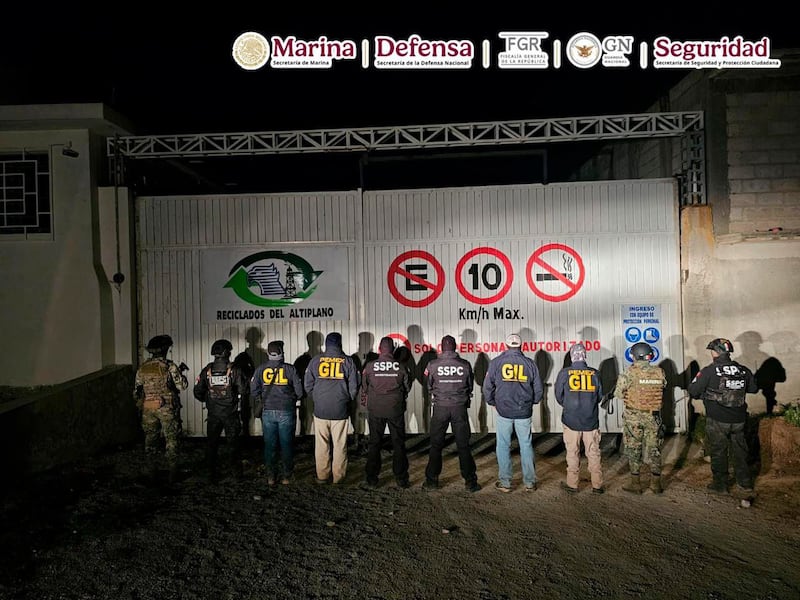 Detienen a huachicoleros en Veracruz Detienen a huachicoleros en Veracruz