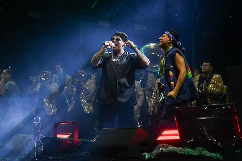 Eduin Caz, y Jhonny Caz, vocalistas de Grupo Firme, agrupación de música regional mexicana, durante concierto esta noche en el Estadio GNP Seguros. Eduin Caz, y Jhonny Caz, vocalistas de Grupo Firme, agrupación de música regional mexicana, durante concierto esta noche en el Estadio GNP Seguros.